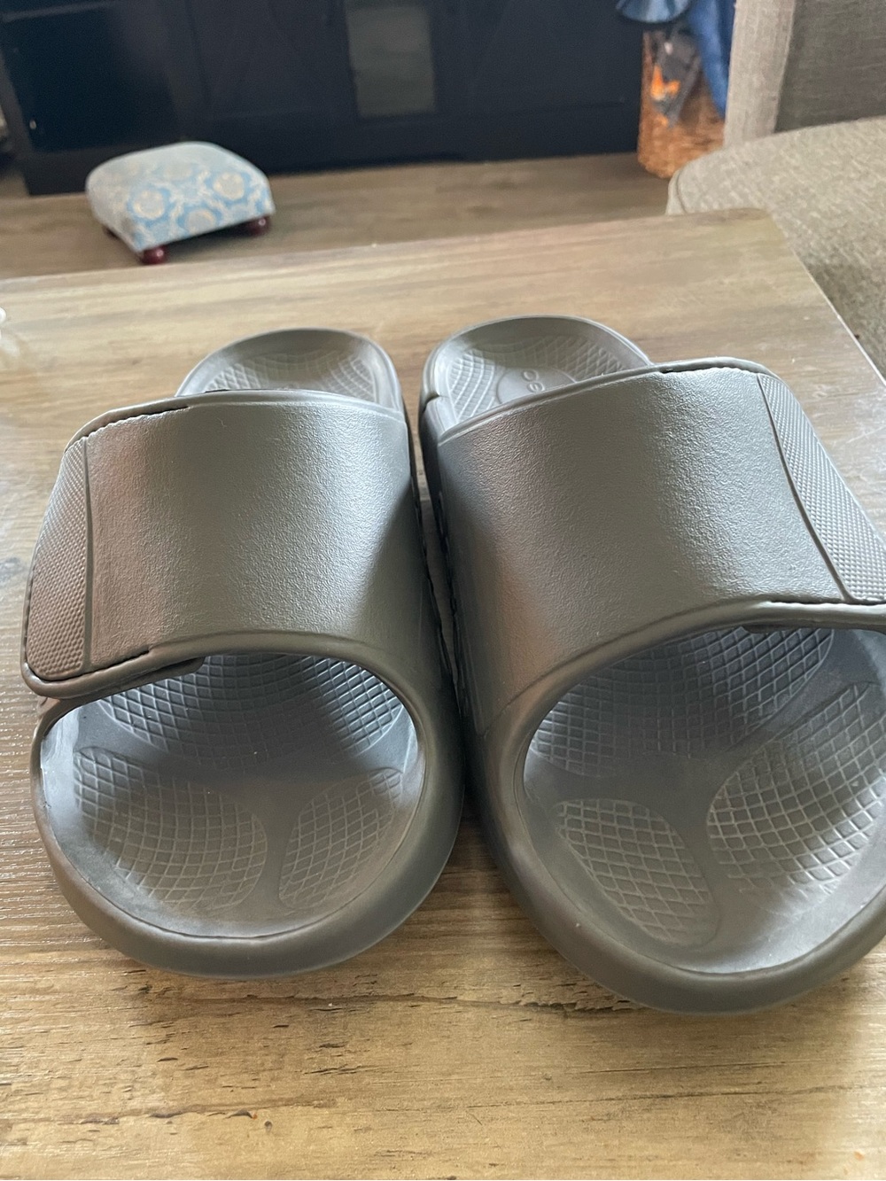 Oofos Ooaah Sports Flex Recovery Slides unisex gray exposed Logo adjustable stra
